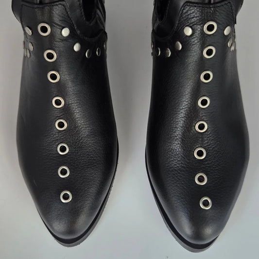 Zapato campero negro con tachas