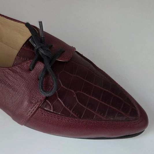 Zapato Mocasín Vicenta Cuero Texturado color vino